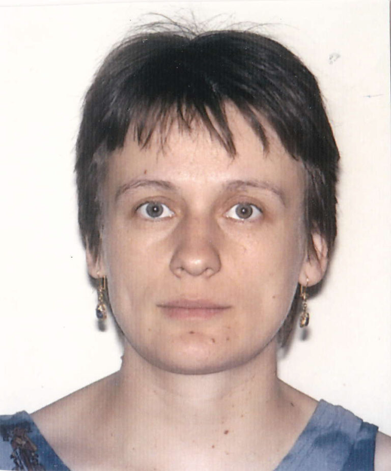 stephanie gry 1 768x926